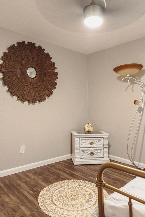 Premium Styled 2 Bedroom Apt In The Heart Of The Heights Houston Zewnętrze zdjęcie